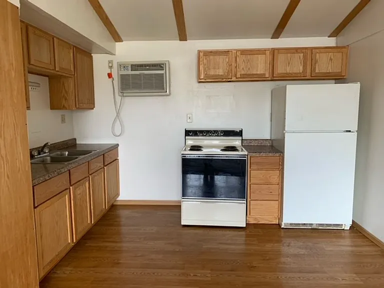 3503 Schofield Ave — Photo 2