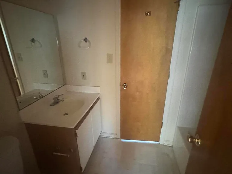 721 Carolina #24 — Photo 4