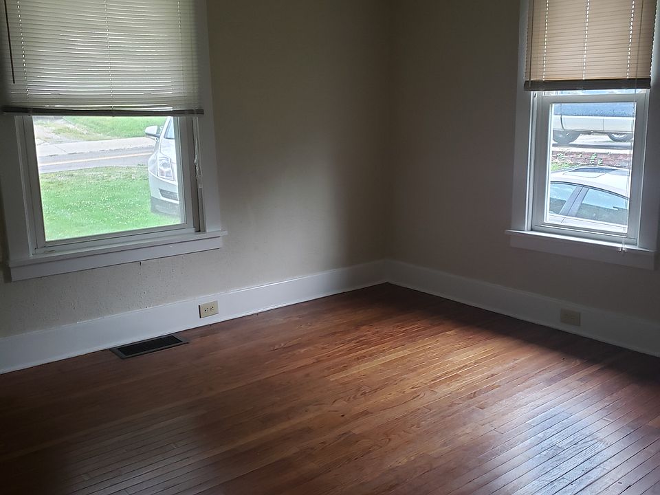1st image of 215 S Marietta St