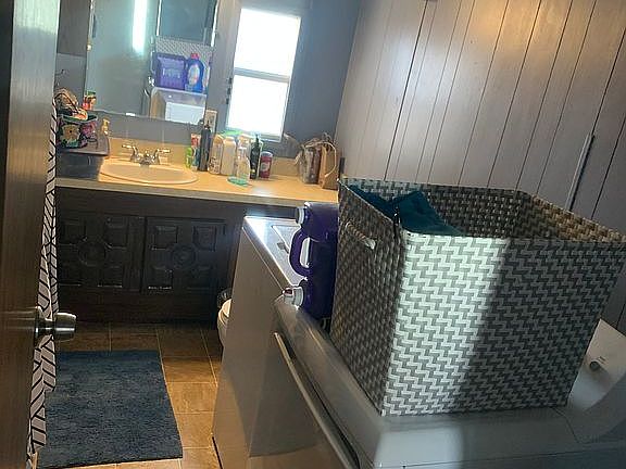 Bathroom/laundry room