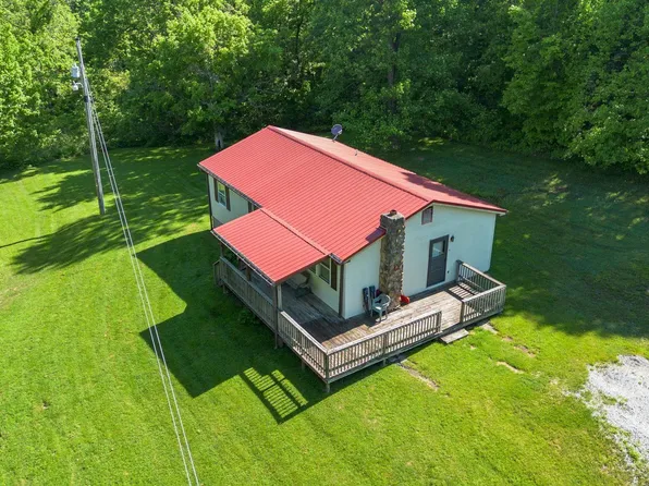 400 Woodhills Ln, Mitchell, IN 47446