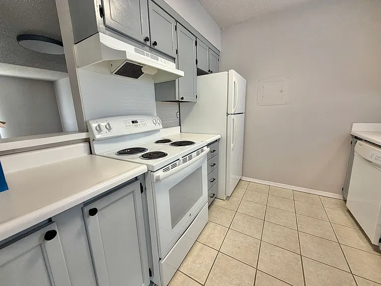 1201 Lakecrest Dr — Photo 5