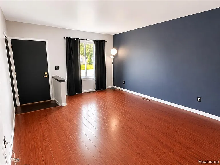 23400 Reynolds Ave — Photo 5