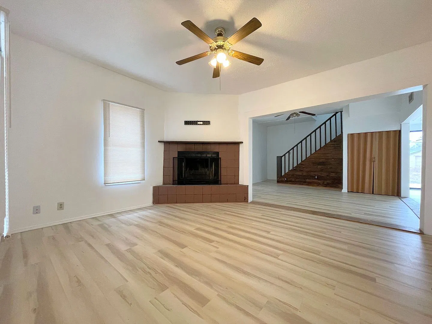 Large 5 bedroom home in Nickerson — Photo 3