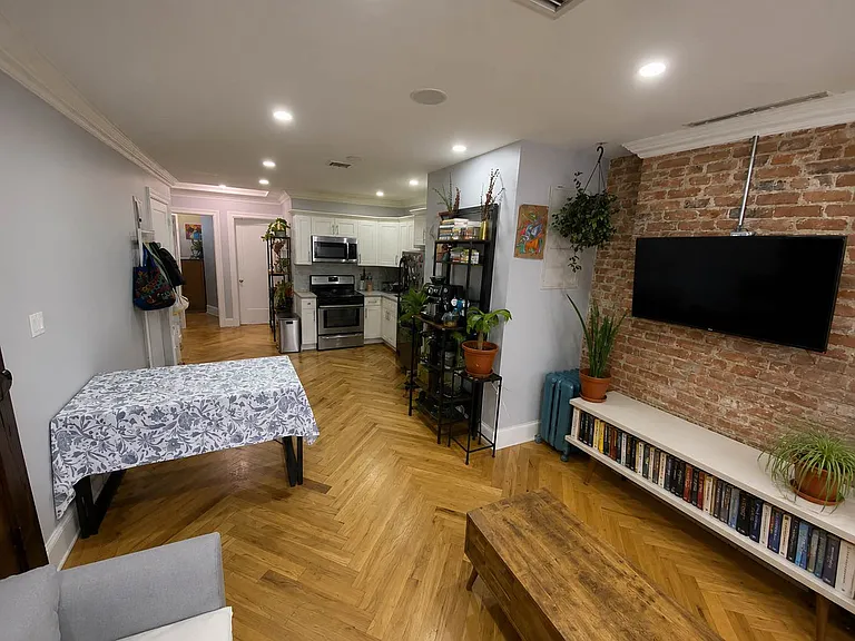 86 Cornelia St #2 — Photo 2