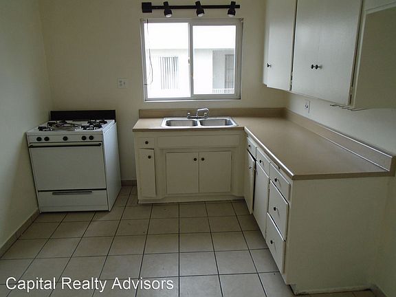 4th image of 451 E 55th St #9