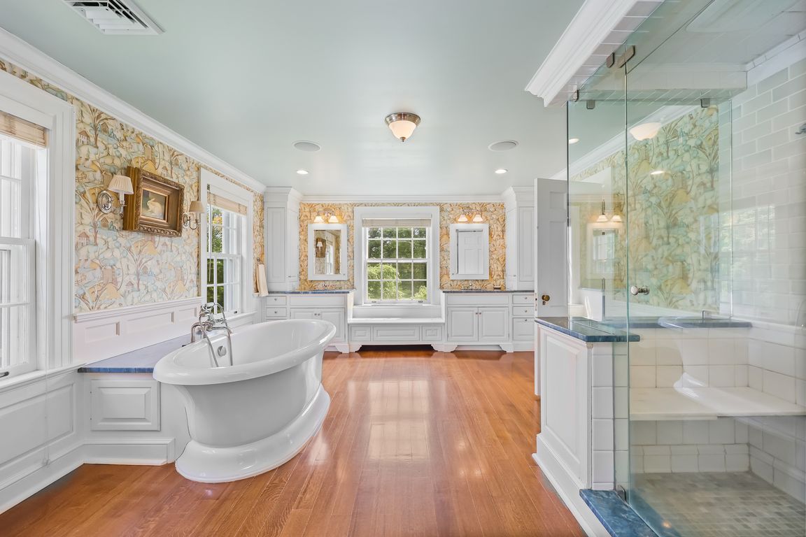 PRIMARY BATH022