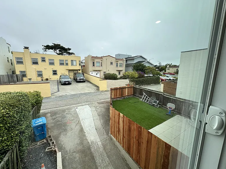 2984 20th Ave — Photo 24
