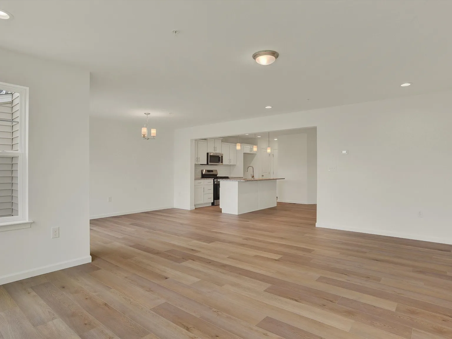 3 bed, 3.5 bath, 2478 sqft, $2,350 — Photo 4