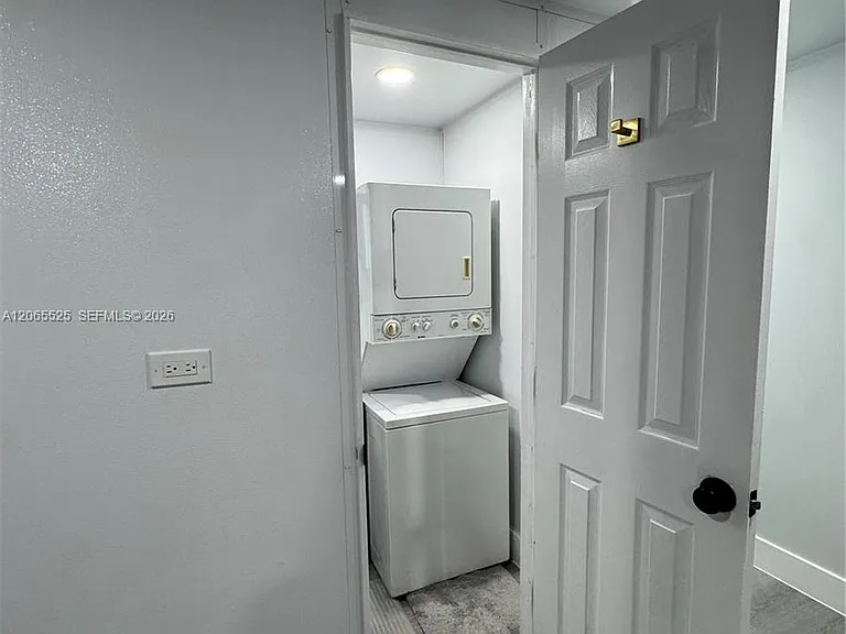 2461 NW 14th St #2 — Photo 9