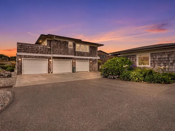865 Portland Ave SW, Bandon, OR 97411