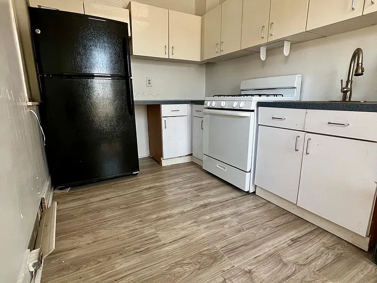 1500 N Frazier St — Photo 5