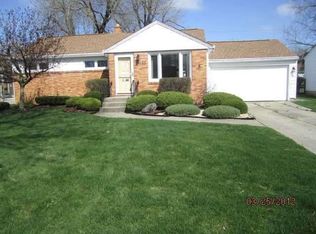 50 Park Forest Dr, Williamsville, NY 14221