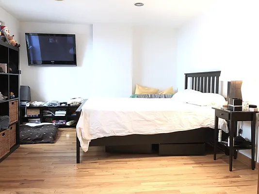 Rented by True Lofts New York LLC | media 12