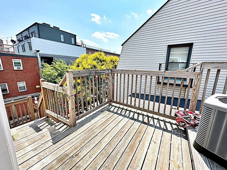 111 Maverick St #2 — Photo 16