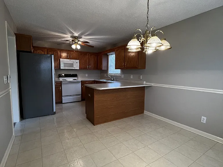 3427 Poplar Hl — Photo 30