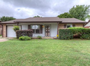 1032 E 143rd St, Glenpool, OK 74033