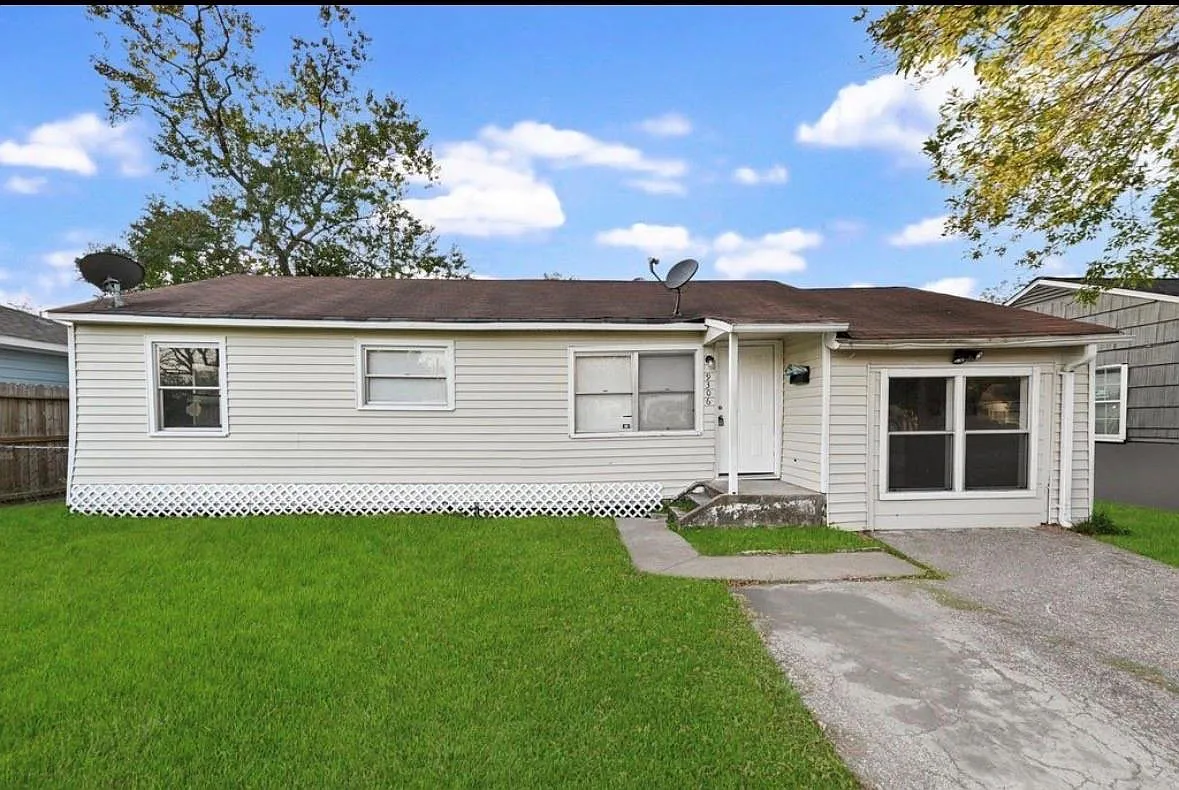 4 bed, 1.0 bath, 1080 sqft, $1,430 — Photo 2
