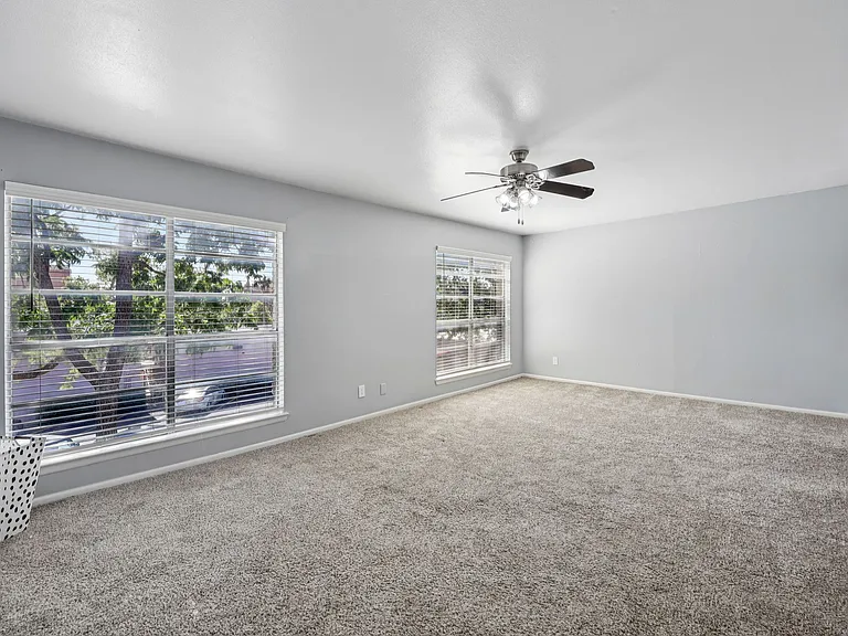 Premier Gardens Apartments — Photo 12