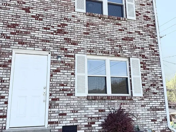 640 Cross Lanes Dr APT 6, Nitro, WV 25143