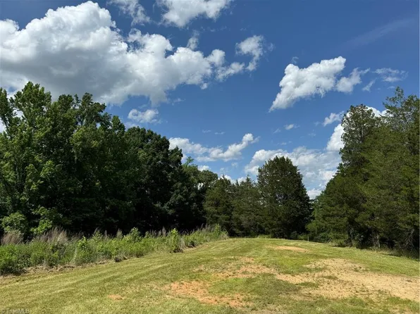 787 Bethesda Rd #13C, Lexington, NC 27295