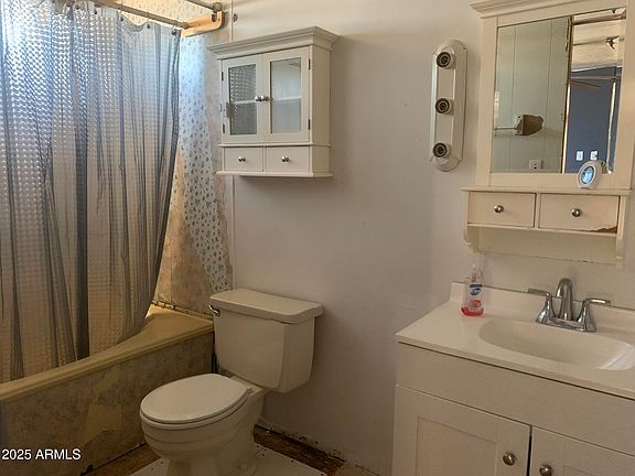 4th image of 1215 N SAN PEDRO Way