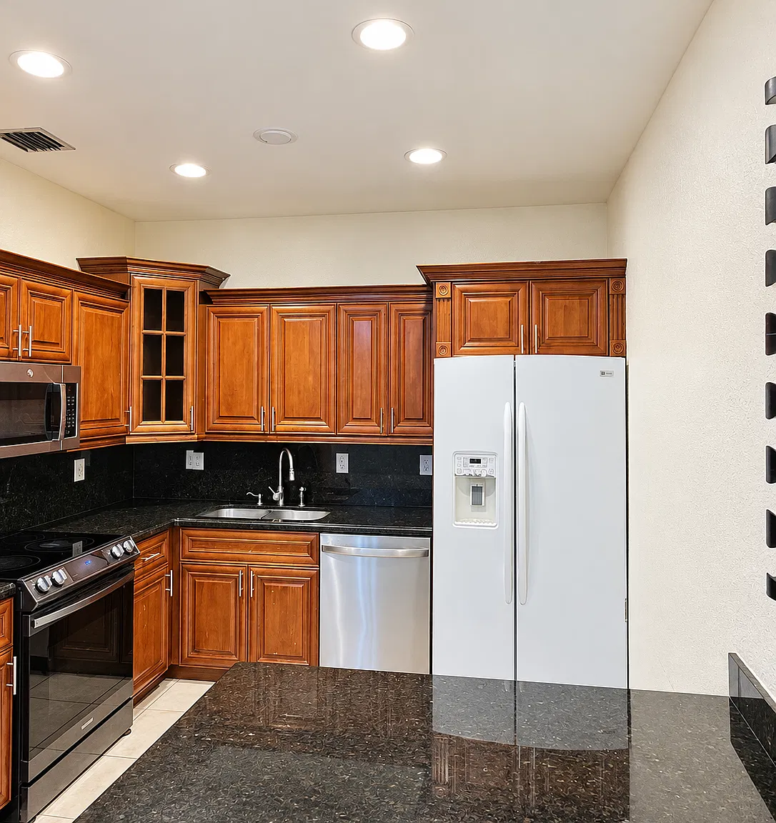 3 bed, 2.5 bath, 1658 sqft, $3,000 — Photo 3