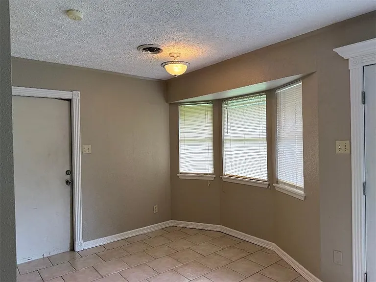 205 Broadway St — Photo 9