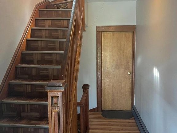 3rd image of 418 Howe Ave