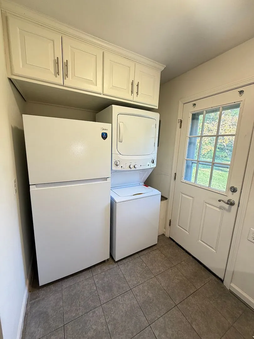 Burlington / Condo — Photo 4