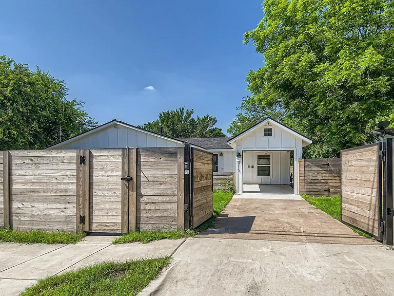 6215 Club Ter — Photo 4