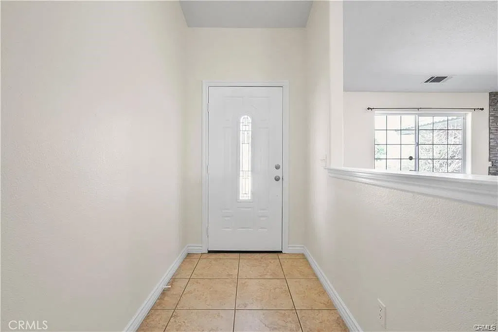 4 bed, 2390 sqft, $3,250 — Photo 2