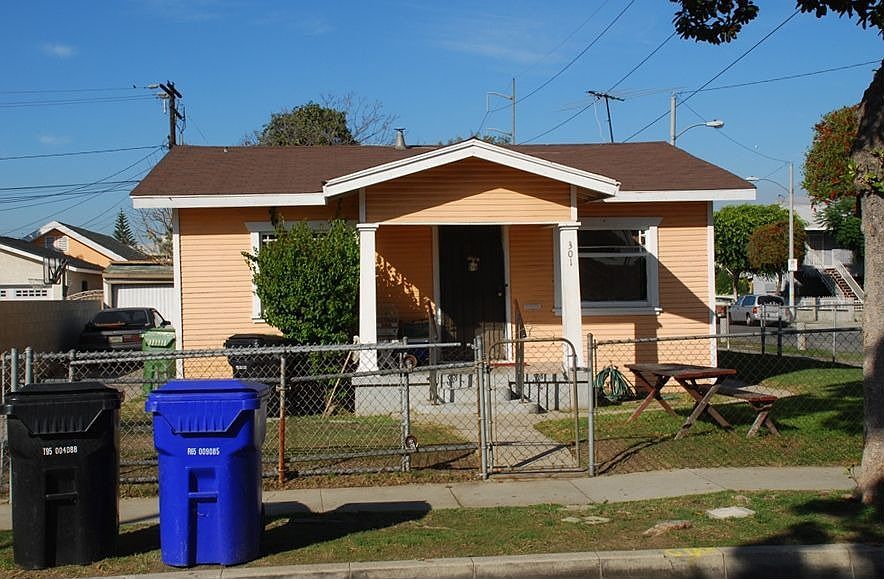1st image of 301 W Buckthorn St