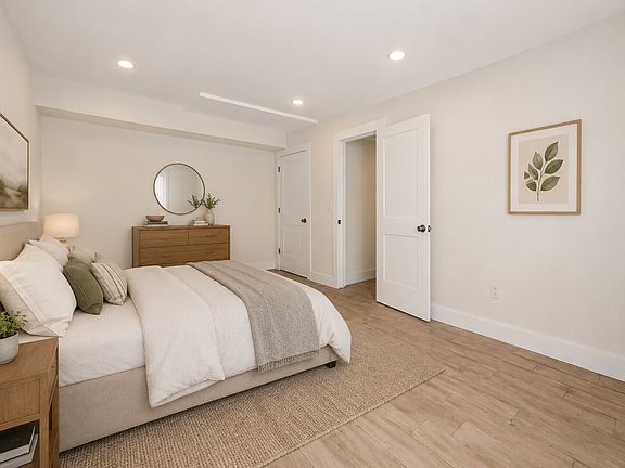 5th image of 910 E 226th St Floor 2
