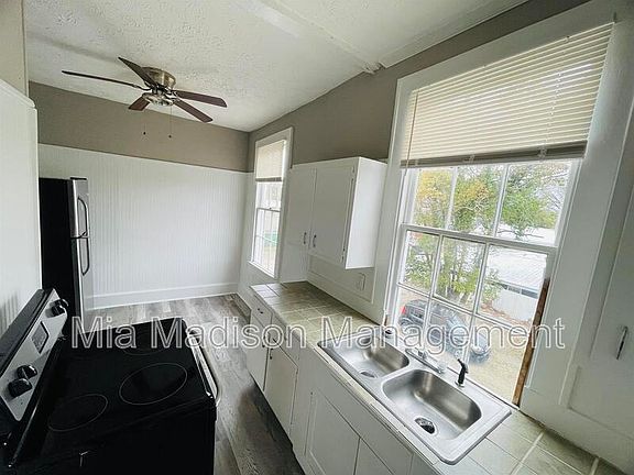 5th image of 1413 E 42nd St #3