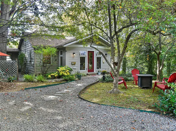 233 Laurel Circle Dr, Black Mountain, NC 28711