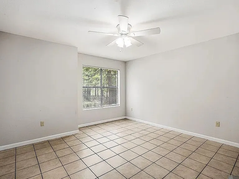 2 bed, 2.0 bath, 1000 sqft, $995 — Photo 2
