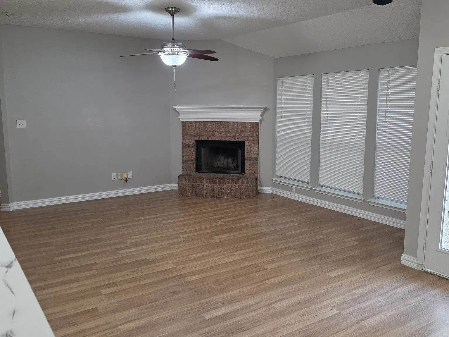4 bed, 2100 sqft, $2,500 — Photo 2