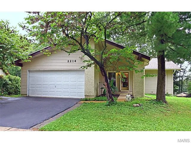 2214 Arborview Dr photo 1