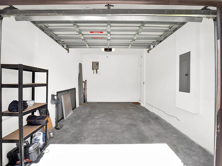 20610 NE 5th Pl — Photo 35