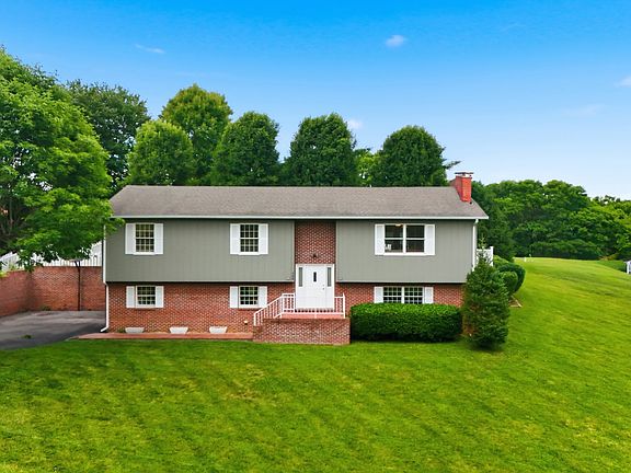 2nd image of 755 Mountain View Dr