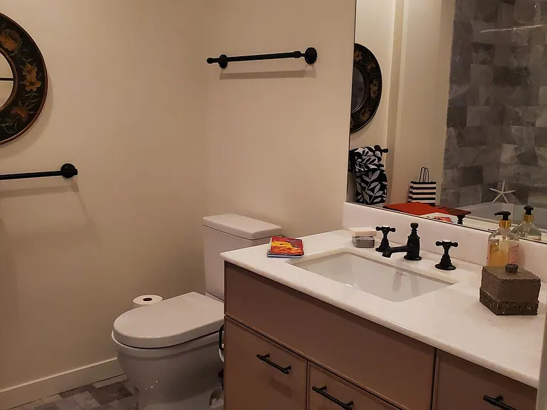1598 Bay St #300 — Photo 10