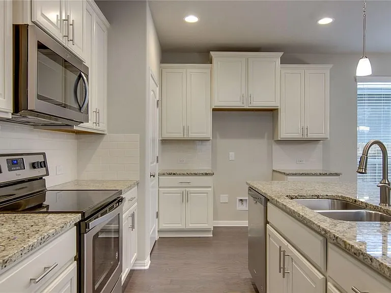 3240 E Whitestone Blvd #85 — Photo 11