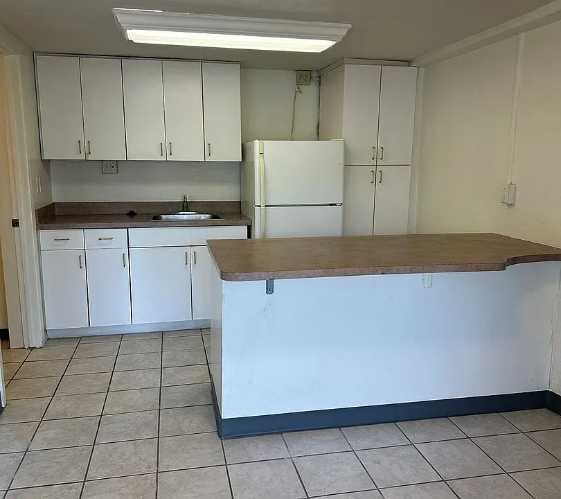 2011 & 2033 Oahu Ave