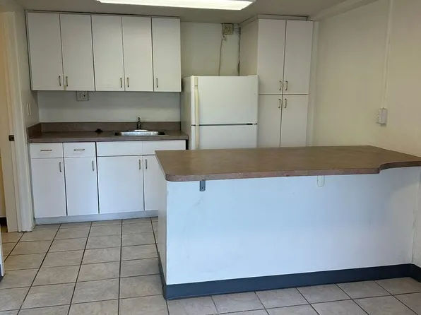 Furnished Ground-Level 1BD/1BA with Tandem Parking Steps from UH Mnoa (Unit #B), 2011 & 2033 Oahu Ave, Honolulu, HI 96822
