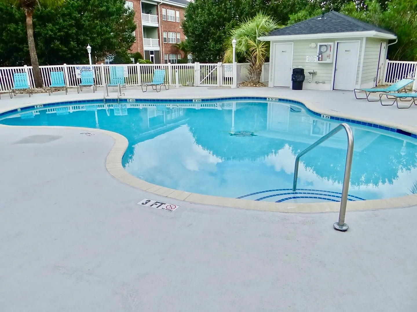 Furnished 2BR/2BA | Indoor + Outdoor Pools | Gym | Near Market Common — Photo 2