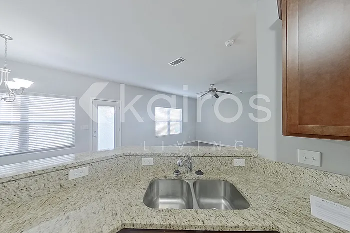 1332 Bass Ln — Photo 7