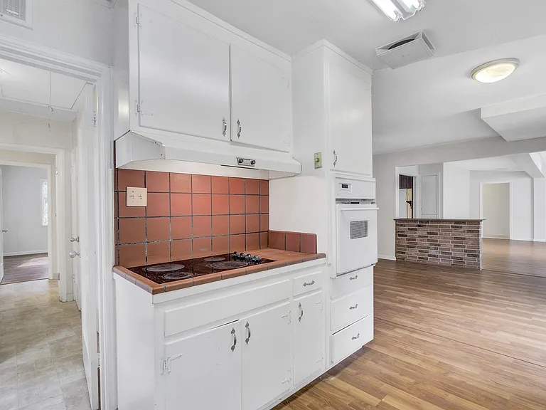 1290 Estudillo Ave — Photo 11