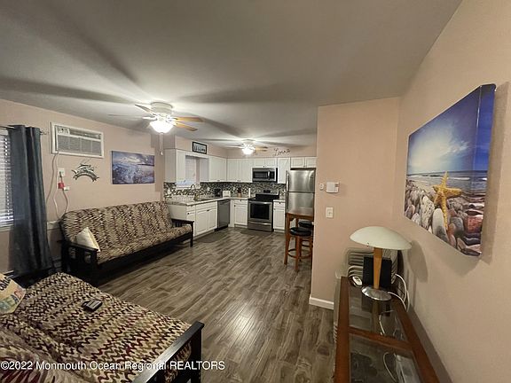 3rd image of 140 Hancock Ave