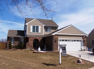 657 Danbury Dr, Carol Stream, IL 60188